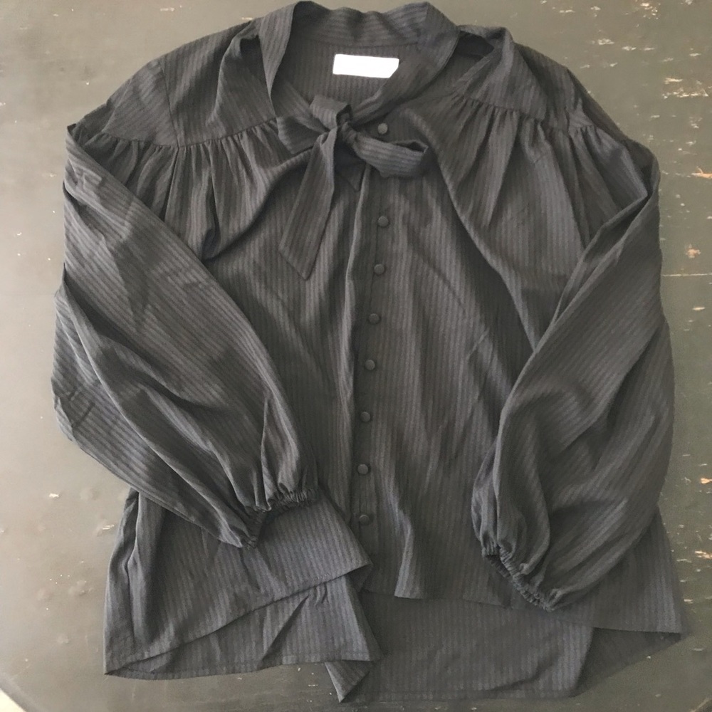 Women’s black flowy blouse size XL